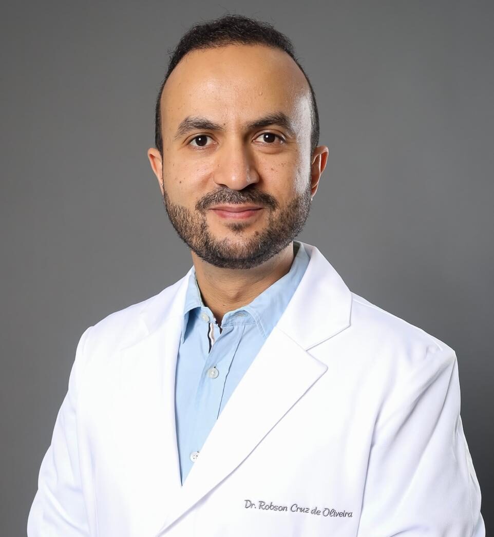Foto do médico Dr. Robson Cruz de Oliveira